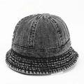 Vista dettagliata della trama in denim lavato e delle cuciture sulla tesa del cappello - M(56-58cm) / Nero