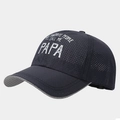 Detalle de gorra azul marino de malla transpirable con estampado PAPA y ribete gris - Ajustable / Azul marino