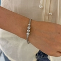 Primer plano de pulsera de serpiente en acero inoxidable con cuentas de espejo pulido - Estilo de Cadena de Serpiente con Cuentas Redondas (B092) / Plateado