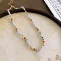 Collana etnica fatta a mano con perle in pietra naturale e catena regolabile dorata - Colorato