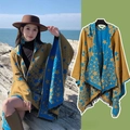 Poncho à capuche en tricot ethnique marron et bleu avec motifs étoiles et franges - Couleur 44