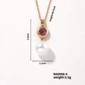 Collana in acciaio inossidabile dorato con gemma viola e ciondolo di perla bianca - Zirconia Viola + Perla