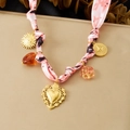 Collar de pañuelo de seda con colgantes de corazón y sol dorados de estilo retro - Collar de Pañuelo de Seda Con Colgante de Brújula de Corazón