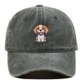 Détail du chien brodé sur la couronne d'une casquette en coton gris foncé délavé - Vert Militaire