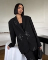 Détail d'un blazer oversize noir pour femme avec broderie florale en paillettes brillantes - S / Veste Noire