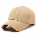Khaki-Baseballkappe mit mclasy BURGER Stickerei auf sauberem weißem Hintergrund - Verstellbar / Mittelbeige