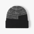 Warme winter gebreide muts met dik zwart en grijs kleurblok patchwork ontwerp - Zwart