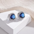 Elegantes pendientes cuadrados con circonita azul intenso y engaste de plata - Azul Real