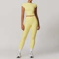 Set da yoga giallo chiaro con leggings a vita alta e maglietta sportiva a maniche corte - Taglia S / Top E Pantaloni / Manica Corta + Leggings / giallo oca