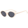 Gafas de sol retro de ojo de gato beige con lentes grises y detalle de remache - Montura Beige Lente Gris Negro