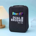 Étui de transport avec 168 feutres à double pointe sur fond bleu clair avec lampe - 168 Couleurs Corps Noir
