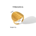 Detaillierte Größenansicht von unregelmäßigem goldfarbenem Edelstahlring mit Hammerschlag - Hügelige Punktierte Breite Fläche (YYR023293-G) / Gold