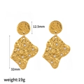 Dettaglio delle dimensioni e del peso di 19g degli orecchini a cuore in oro martellato - Stile Quadrato Martellato Oro Zirconia Bianco (TE60116-WT)