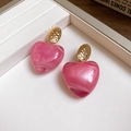 Boucles d'oreilles vintage en forme de cœur rose avec clous dorés dans un écrin à bijoux - Clous Pendentif Grand Cœur Résine Tige Argent