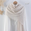 Sciarpa in cotone e lino beige con effetto stropicciato e frange su gruccia in legno - Beige (90)