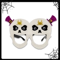 Détail de lunettes d'Halloween en feutre avec crânes blancs et chapeaux violets - Ceinture Blanche Boucle De Crâne