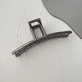 Pinza para el cabello minimalista de metal color gunmetal para peinados elegantes - Estilo Barra / Color gunmetal