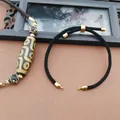 Détail macro du bracelet tressé noir avec perle Dzi et fermoir doré réglable de 20cm - Cordon de Bracelet / Noir