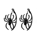 Detailaufnahme der filigranen Metallstruktur der schwarzen Gothic-Spinne-Creolen-Ohrringe - Schwarz