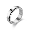 Vue détaillée d'une bague rotative argentée avec finition brossée et rainure noire - Argent