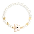 Detailansicht von weißem Perlenarmband mit goldenen Schmetterlingen und Evil Eye Anhänger - BE1640WH03-Schmetterling Evil Eye Anhänger