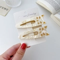 Set of two cat-shaped acetate hair clips with marble texture and gold detailing - 2 Pcs/Set / Beige Pattern