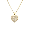 Exquisito collar con colgante de corazón dorado con circonitas brillantes sobre fondo blanco - Corazón con Pavé Completo