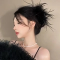 Elegante fermaglio per capelli in piume nere con collana di perle per un look sofisticato - Fermaglio per capelli con piume / Piuma Nera