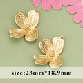 Ciondolo a fiore placcato oro 23x19mm per creazione gioielli fai da te con dettagli botanici - Ciondolo design a cinque petali / Oro