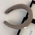 Brown faux shearling headband with handmade label and large pearl decoration - Headband / Khaki