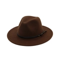 Détail du chapeau en laine marron foncé avec ceinture en cuir noir et boucle bronze - M / café
