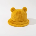 Detalle de gorro de peluche amarillo jengibre con textura suave de piel sintética - M (56-58cm) / Amarillo