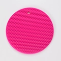 Round bright pink silicone honeycomb mat with heat-resistant texture and hanging hole - Rose Red