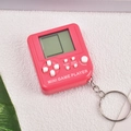 Mini console di gioco tetris portatile rosa con portachiavi su sfondo bianco - Rosa Rosso