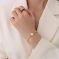 Elegant 18K gold wheat ear bracelet with white sea shell heart and black inset ring - Gold - Circle Charm