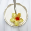 Pinza per capelli a fiore con sfumatura giallo e rosso in colori vivaci caramella - Grande / Giallo con Cuore Rosso