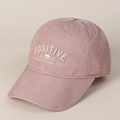 Dettaglio cappello rosa con ricamo Positive bianco e orsetto su visiera curva sportiva - M (56-58cm) / Rosa