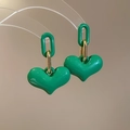 Détail macro de boucles d'oreilles cœur 3D en résine verte avec maillons dorés - 37# Tige en argent-Vert-Coeur