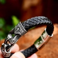 Bracciale da uomo in pelle nera intrecciata con chiusura in acciaio e motivi Vichinghi - 18cm / Corda in Pelle Rigida