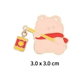 Spilla smaltata con simpatico orso rosa, sciarpa rossa e lanterna gialla, 3x3 cm - Orso Rosa con Lanterna