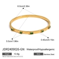 Bracciale in acciaio inossidabile dorato con cinque zirconi verdi e misure prodotto - Stile Gemma Verde (JDR2409026-GN)