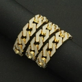 Heren hip hop gouden Cubaanse schakelarmband met glittertextuur op zwarte displaystand - Halsketting-45cm / Goud