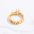 Vista macro dell'anello in argento S925 dorato con incisione a meandro greco classica - 6mm / Oro Motivo Greco 6mm
