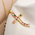 Collar con colgante de cruz de circonitas arcoíris en cobre bañado en oro fash - Cruz Curva Arcoíris (23064)