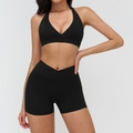 Conjunto de yoga negro con sujetador deportivo halter y pantalones cortos con bolsillos - S / Sujetador + Pantalones Cortos / Negro Premium