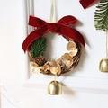 Ghirlanda di Natale con fiocco di velluto rosso, pigna e campana d'oro su muro bianco - Diametro 10CM / Borgogna Campana Ghirlanda (10CM)
