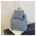 Zaino trapuntato blu con consistenza soffice imbottita e chiusura con cordoncino - Grigio