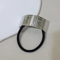 Minimalist U-shaped black elastic hair tie with textured silver alloy metal decorative piece - Textured Arc - Silver