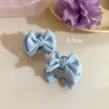 Lot de deux pinces à cheveux avec nœuds en satin bleu clair élégant, taille 5,3 cm - 1 Pièce / Bleu