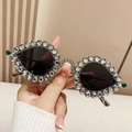 Gafas Y2K en forma de hoja con diamantes de imitación y detalles de cristal verde - Montura Dorada Diamantes de Imitación Blancos Lente Negro Gris
